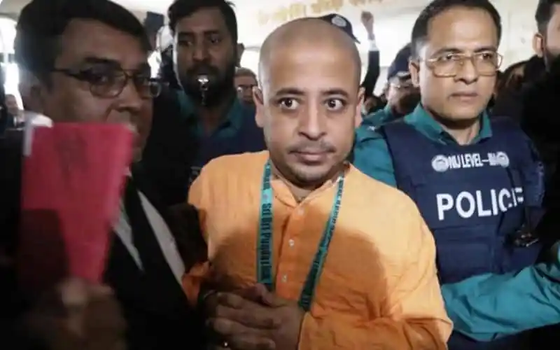 চিন্ময় কৃষ্ণের জামিন আবেদন নাকচের ছবি, আদালত প্রাঙ্গণে উপস্থিত. Channel i News - চ্যানেল আই নিউজ