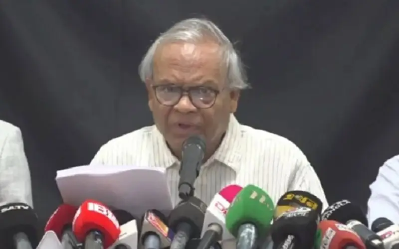 রিজভী সংবাদ সম্মেলনে বক্তব্য দিচ্ছেন, বিভিন্ন সংবাদমাধ্যমের ক্যামেরা ও মাইক্রোফোনের সামনে. Channel i News - চ্যানেল আই নিউজ