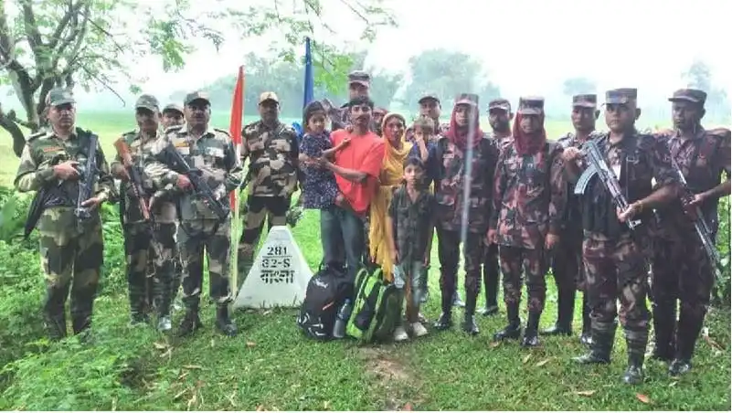 বাংলাদেশি সীমান্তে অবৈধ অনুপ্রবেশের সময় আটক ৫ জন. Channel i News - চ্যানেল আই নিউজ