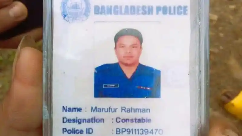 বাংলাদেশ পুলিশের কনস্টেবল পরিচয়পত্রের ছবি. Channel i News - চ্যানেল আই নিউজ
