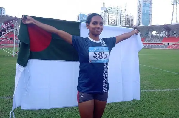 সুমাইয়া দেশের দ্রুততম মানবী হিসেবে চিহ্নিত, বাংলাদেশি পতাকা হাতে. Channel i News - চ্যানেল আই নিউজ