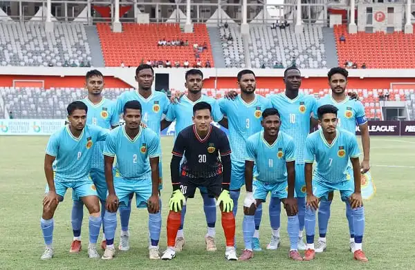 বাংলাদেশ ফুটবল দলের খেলোয়াড়রা মাঠে প্রস্তুত, গোলরক্ষকসহ দলের সদস্যরা. Channel i News - চ্যানেল আই নিউজ