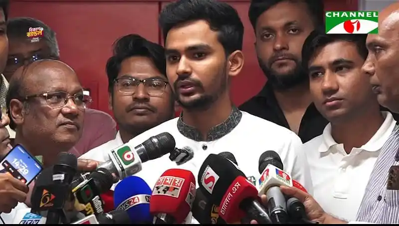 অভিনেতা আসিফ মাহমুদ সংবাদ সম্মেলনে বক্তব্য দিচ্ছেন. Channel i News - চ্যানেল আই নিউজ