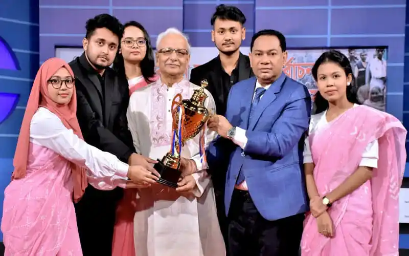 শিক্ষার্থীদের মধ্যে পুরস্কার বিতরণ অনুষ্ঠান, চ্যানেল আই অনলাইন. Channel i News - চ্যানেল আই নিউজ