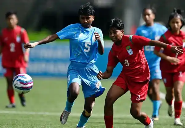 বাংলাদেশের নারী ফুটবল দল ভারতের বিরুদ্ধে খেলছে. Channel i News - চ্যানেল আই নিউজ