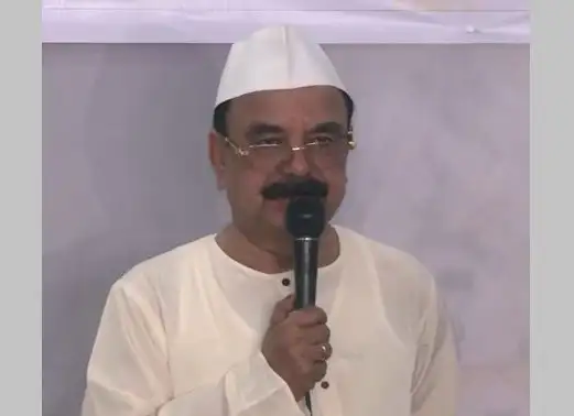 গয়েশ্বর চন্দ্র রায় বক্তৃতা দিচ্ছেন, পাগড়ি পরা, সাদা পাঞ্জাবি পরিহিত. Channel i News - চ্যানেল আই নিউজ