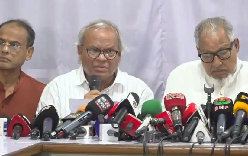 রিজভীসহ অন্য নেতারা সংবাদ সম্মেলনে বক্তব্য দিচ্ছেন।. Channel i News - চ্যানেল আই নিউজ