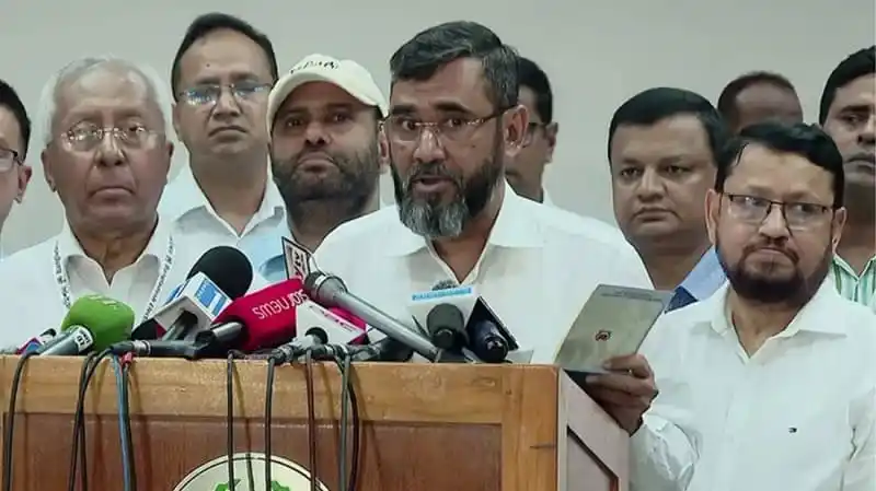 বাংলাদেশের একজন নেতা ইভিএম বাতিলের ঘোষণা দেন, সংবাদ সম্মেলনে উপস্থিত অন্যরা।. Channel i News - চ্যানেল আই নিউজ