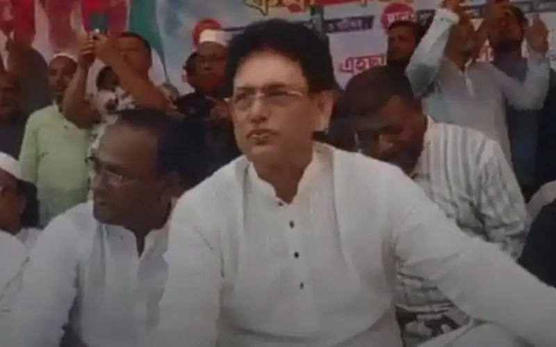 জনপ্রিয় রাজনীতিবিদ জনসভায় বক্তৃতা দিচ্ছেন. Channel i News - চ্যানেল আই নিউজ