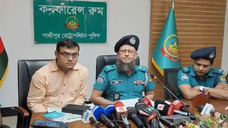 গাজীপুরে সাংবাদিক তুহিন হত্যাকাণ্ডে চার্জশিটের বিষয়ে পুলিশ কর্মকর্তাদের সংবাদ সম্মেলন. Channel i News - চ্যানেল আই নিউজ