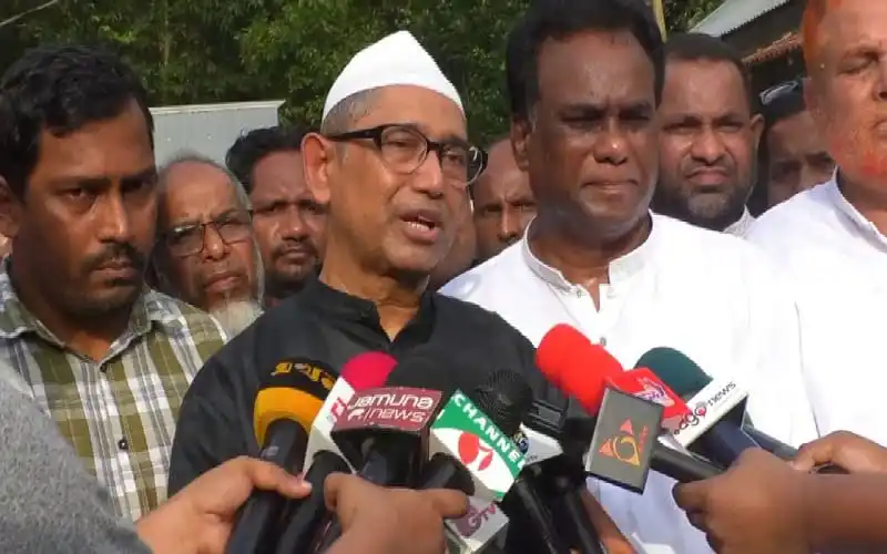 বিএনপি নেতা আহমেদ আজম খান সংবাদ সম্মেলনে বক্তব্য দিচ্ছেন. Channel i News - চ্যানেল আই নিউজ