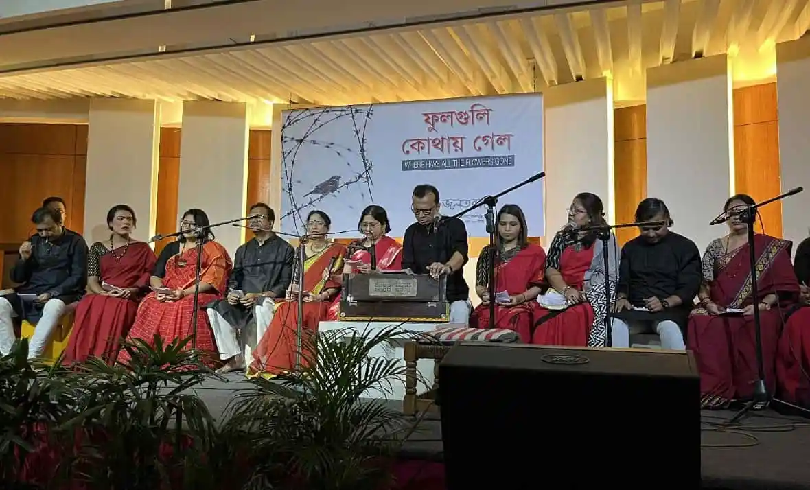 কবিতা পাঠের অনুষ্ঠানে কবিরা অংশগ্রহণ করছেন. Channel i News - চ্যানেল আই নিউজ