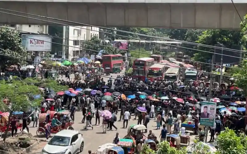 শাহবাগে প্রকৌশল শিক্ষার্থীদের অবস্থান, জনসমাগম ও যানজট. Channel i News - চ্যানেল আই নিউজ