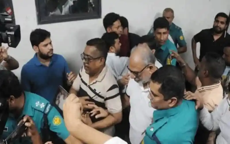 লতিফ সিদ্দিকীসহ ১৬ জনের বিরুদ্ধে সন্ত্রাস বিরোধী মামলা নিয়ে আলোচনা. Channel i News - চ্যানেল আই নিউজ