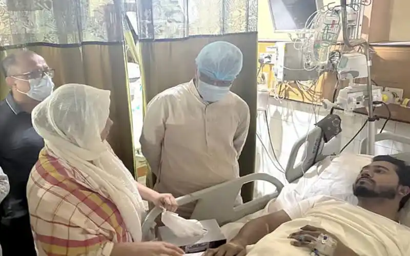 খালেদা জিয়া আহত নুরুল হকের স্বাস্থ্যের খোঁজ নিচ্ছেন হাসপাতালে. Channel i News - চ্যানেল আই নিউজ