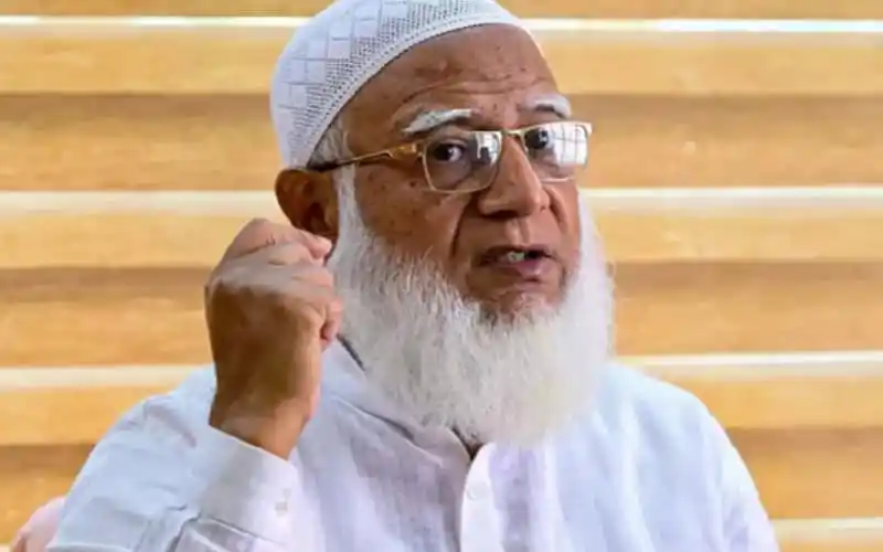 ডা. শফিকুর রহমান বক্তৃতা দিচ্ছেন, পেছনে কাঠের দেয়াল. Channel i News - চ্যানেল আই নিউজ
