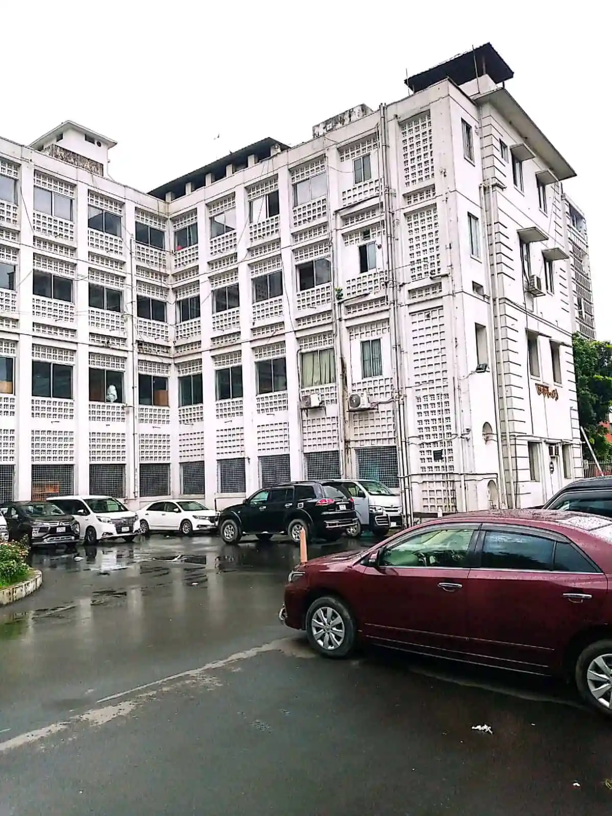 সচিবালয়ের নতুন ভবনের বহুতল ভবন ও পার্কিং এলাকা. Channel i News - চ্যানেল আই নিউজ