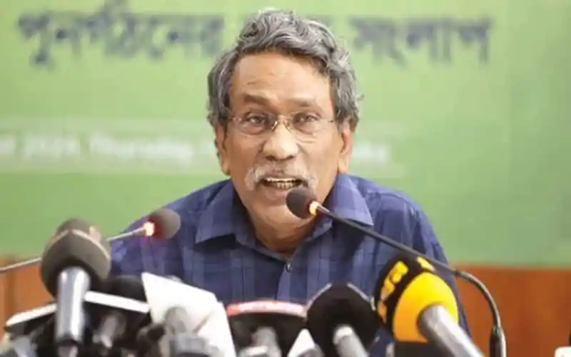 বাংলাদেশের একজন নেতা সাংবাদিকদের সঙ্গে কথা বলছেন. Channel i News - চ্যানেল আই নিউজ
