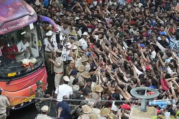 Bengaluru airport crowd protests against death tolls, police try to control the situation. Channel i News - চ্যানেল আই নিউজ