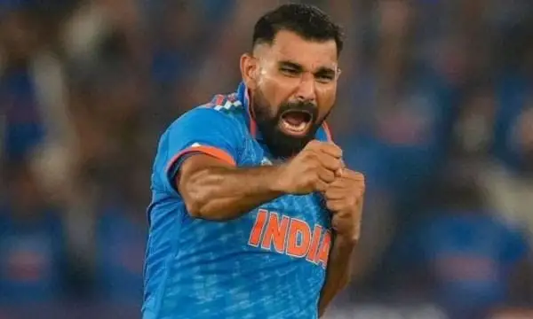 ভারতের ক্রিকেটার উল্লাসে ভরা মুহূর্ত, মাঠে খেলা চলমান. Channel i News - চ্যানেল আই নিউজ