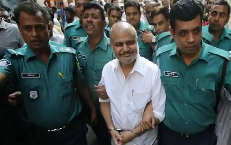 জি কে শামীমের সঙ্গে পুলিশ সদস্যরা, হাইকোর্টের রায় অনুযায়ী খালাস. Channel i News - চ্যানেল আই নিউজ