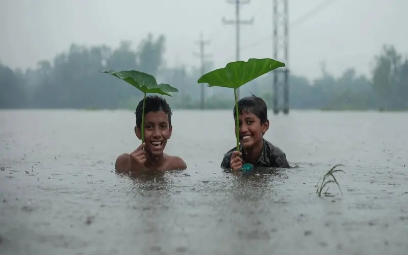 বন্যার পানিতে শিশুদের হাসি ও খেলা, বাংলাদেশে বন্যার প্রভাব. Channel i News - চ্যানেল আই নিউজ