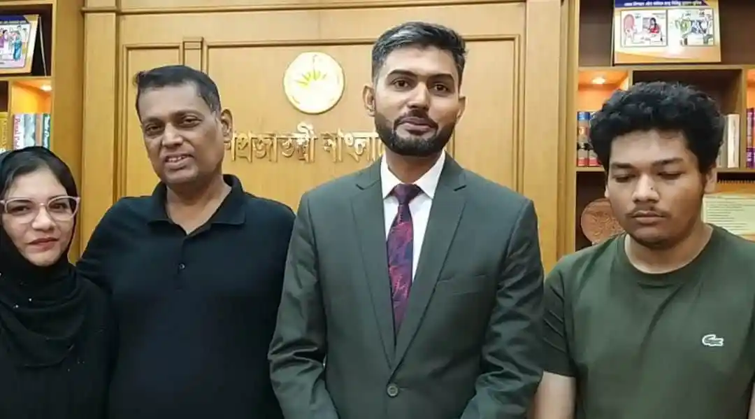 ঢাকা লিগ্যাল এইডের পুনর্মিলন অনুষ্ঠানে চারজন ব্যক্তি উপস্থিত. Channel i News - চ্যানেল আই নিউজ