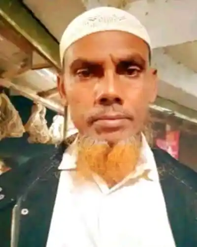 নিরাপত্তাহীন পরিস্থিতিতে একজন পুরুষের ছবি, ঘরের ভিতরে।. Channel i News - চ্যানেল আই নিউজ