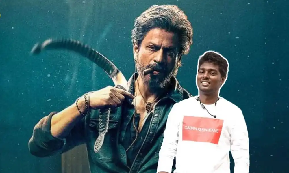 শাহরুখের ছবি ও একজন ফ্যানের ছবি একসাথে, ফ্যানবয় অ্যাটলি. Channel i News - চ্যানেল আই নিউজ