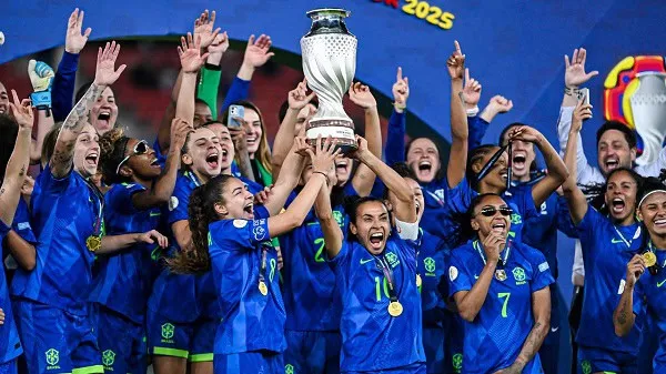 ব্রাজিল নারী ফুটবল দল ট্রফি জিতেছে, উল্লাসে ভাসছে. Channel i News - চ্যানেল আই নিউজ