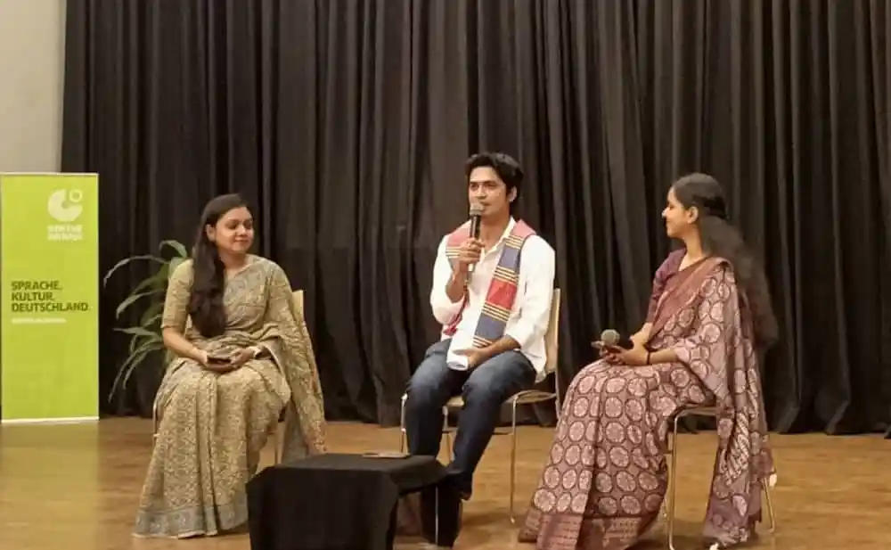 তিনজন তরুণ সাংস্কৃতিক আলোচনায় অংশগ্রহণ করছে. Channel i News - চ্যানেল আই নিউজ