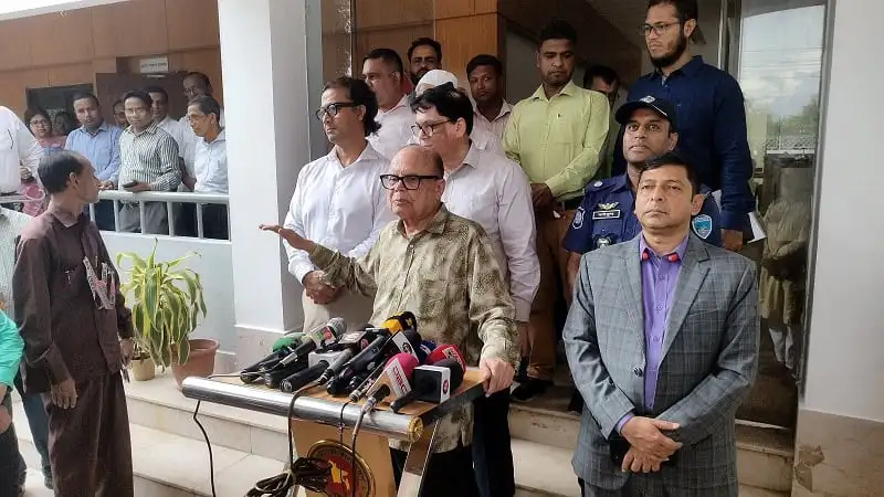 খাদ্য মজুত ও খাদ্য নিরাপত্তা নিয়ে আলোচনা করছেন কর্মকর্তারা. Channel i News - চ্যানেল আই নিউজ