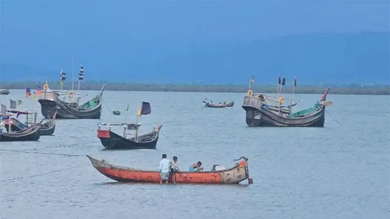 আরাকান আর্মি দ্বারা বাংলাদেশি জেলেদের ট্রলারসহ ধরে নেওয়া হয়েছে. Channel i News - চ্যানেল আই নিউজ