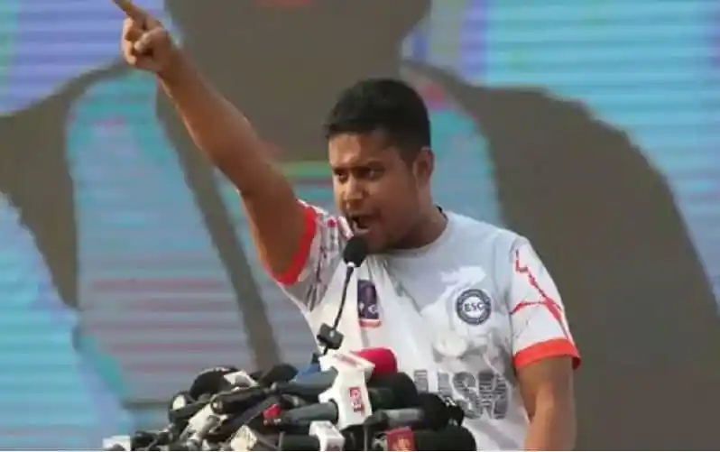 নুরুল হক নূর বক্তৃতা দিচ্ছেন, জনসম্মুখে হাত উঁচু করে. Channel i News - চ্যানেল আই নিউজ