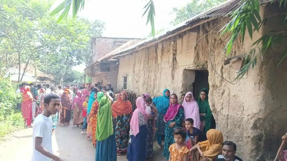 রাজশাহীতে এক পরিবারের চারজনের মরদেহ উদ্ধার, পাশেই চিরকুট. Channel i News - চ্যানেল আই নিউজ