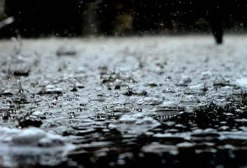 ভারী বর্ষণের কারণে জলাবদ্ধতা ও জলপ্রবাহ সৃষ্টি হয়েছে. Channel i News - চ্যানেল আই নিউজ