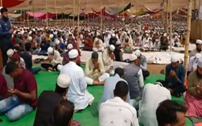 বিশ্ব ইজতেমার জুমার নামাজের জন্য মুসল্লিরা একত্রিত. Channel i News - চ্যানেল আই নিউজ