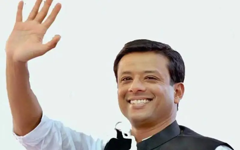 আওয়ামী লীগের নেতা শেখ হাসিনার পতনকে ষড়যন্ত্র হিসেবে দেখানোর চেষ্টা করছেন. Channel i News - চ্যানেল আই নিউজ
