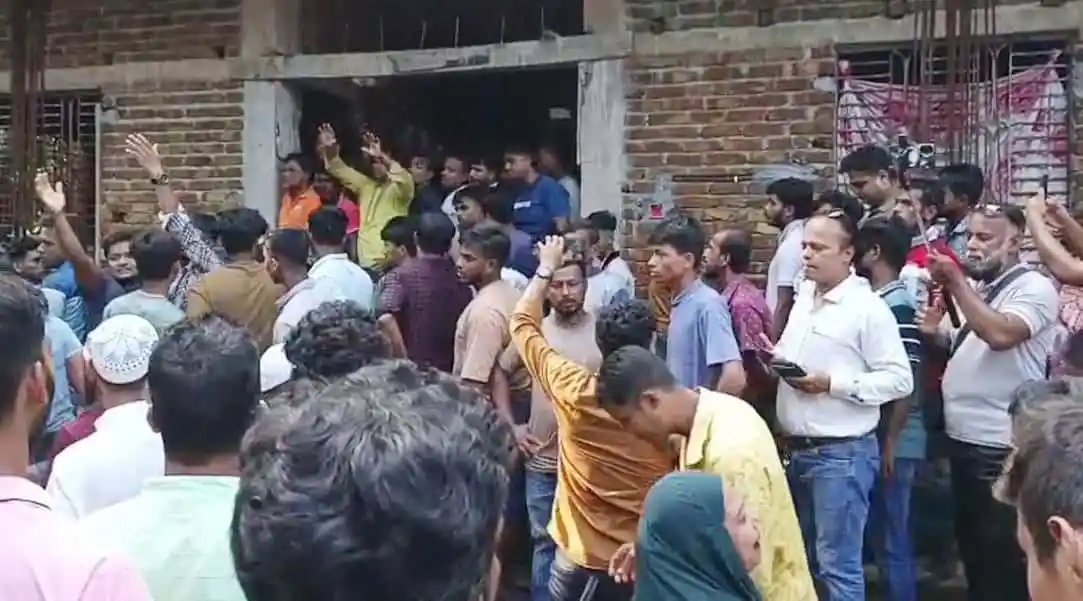 ওমান ফেরত একজনের হত্যার প্রতিবাদে জনতার প্রতিবাদ ও বিক্ষোভ. Channel i News - চ্যানেল আই নিউজ