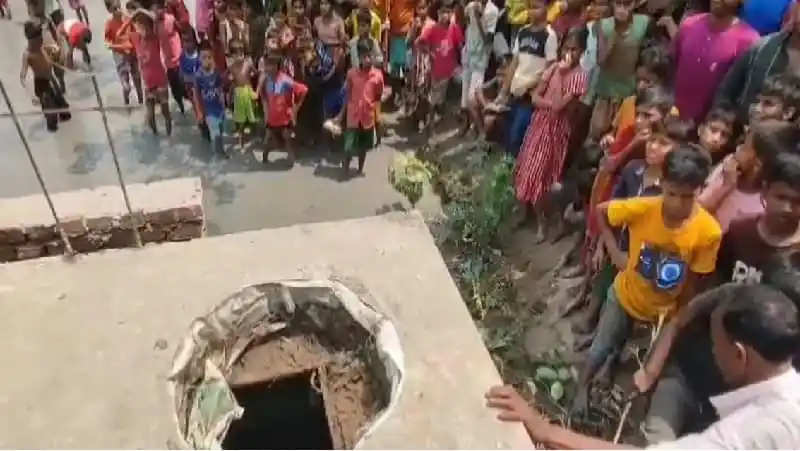 নির্মাণাধীন ভবনের সেপটিক ট্যাংকে শ্রমিকের মৃত্যু, আশেপাশে জনসমাগম. Channel i News - চ্যানেল আই নিউজ