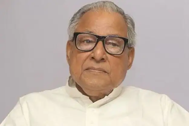 নজরুল ইসলাম খান একজন প্রবীণ রাজনীতিবিদ, চশমা পরা, সাদা পাঞ্জাবি পরিহিত. Channel i News - চ্যানেল আই নিউজ
