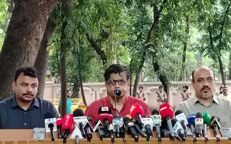রাজনৈতিক দলের সঙ্গে যমুনায় জরুরি বৈঠক নিয়ে সংবাদ সম্মেলন. Channel i News - চ্যানেল আই নিউজ