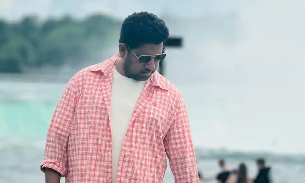 নদীর পাশে দাঁড়িয়ে যুবক, সূর্যছায়ায় শান্তিপূর্ণ পরিবেশ. Channel i News - চ্যানেল আই নিউজ