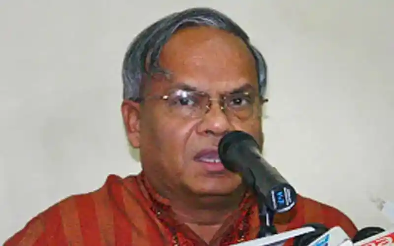 তথ্য উপদেষ্টার মন্তব্যের সময় রিজভী সাংবাদিকদের সামনে কথা বলছেন. Channel i News - চ্যানেল আই নিউজ