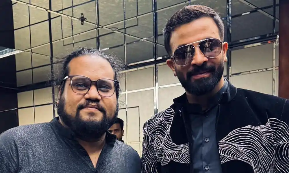 শাকিবের নতুন ছবির সেটে দুই তারকা ছবি, বাংলাদেশি সিনেমার জনপ্রিয় অভিনেতা. Channel i News - চ্যানেল আই নিউজ