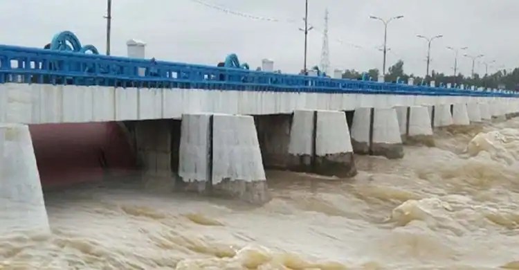 তিস্তার পানি বিপৎসীমার ওপরে, বন্যার কারণে উত্তরাঞ্চলে পানি প্রবাহ. Channel i News - চ্যানেল আই নিউজ