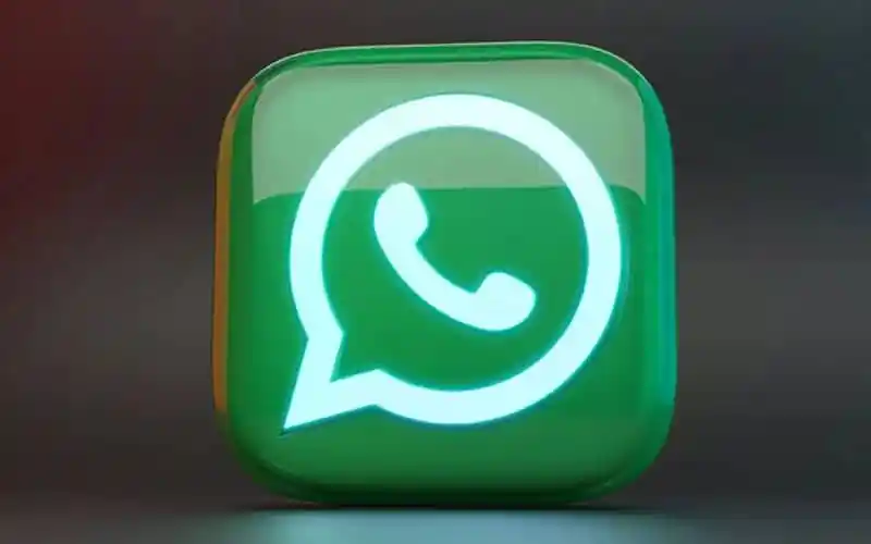 WhatsApp এর লোগো আলোতে জ্বলজ্বল করছে, নতুন ফিচার সম্পর্কে ইঙ্গিত. Channel i News - চ্যানেল আই নিউজ