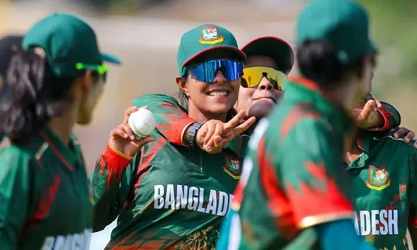 বাংলাদেশ নারী ক্রিকেটাররা মাঠে প্রস্তুত, হাসিমুখে একসঙ্গে. Channel i News - চ্যানেল আই নিউজ