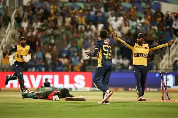 শ্রীলঙ্কার ক্রিকেটাররা উল্লাস করছে, বাংলাদেশকে ৬ উইকেটে হারিয়ে আসর শুরু. Channel i News - চ্যানেল আই নিউজ