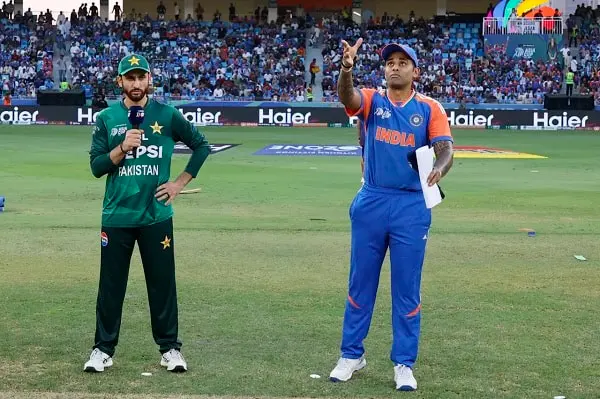 ভারত ও পাকিস্তানের ক্রিকেটাররা মাঠে মুখোমুখি, উত্তেজনা ছড়াচ্ছে. Channel i News - চ্যানেল আই নিউজ
